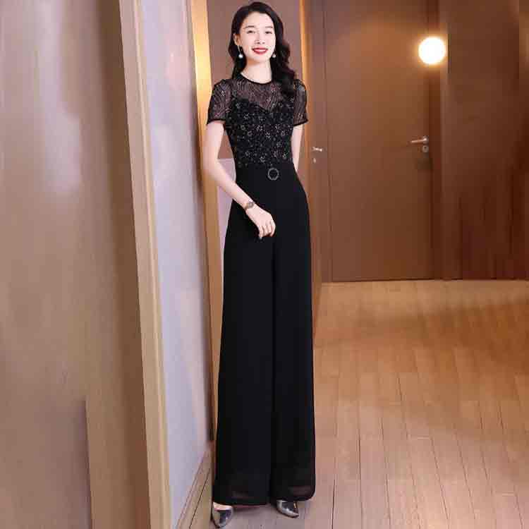 Xu hướng Jumpsuit Lắp chắp lưới có đặt ra một điểm chuẩn thời trang mới không?